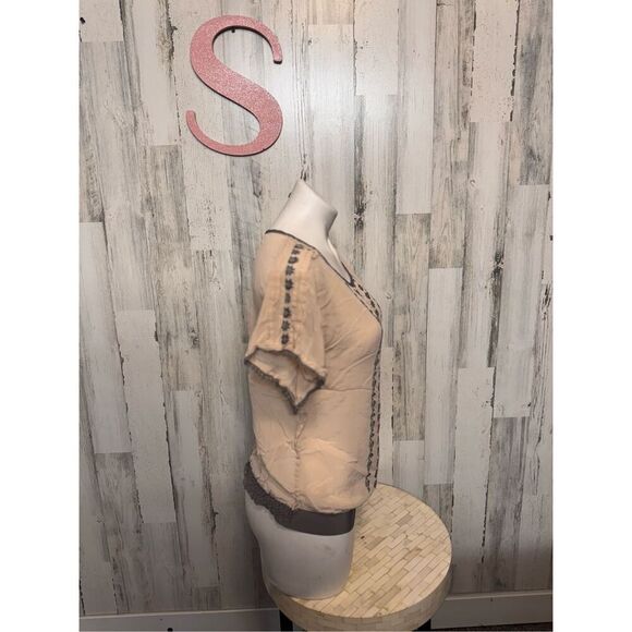 Tan blouse size small - Picture 8 of 11